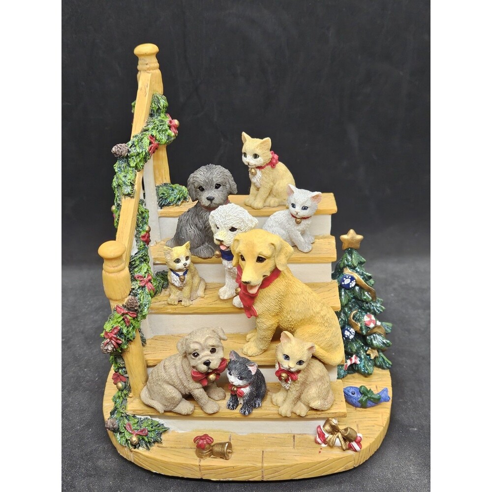 San Francisco Music Box Dogs & Cats HOME FOR THE HOLIDAYS MARY BADENHOP
